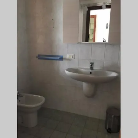 Apartment Grazioso Alloggio Al Primo Piano Molino Nuovo (Savona)